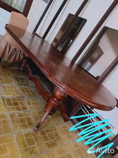 Деревянный стол