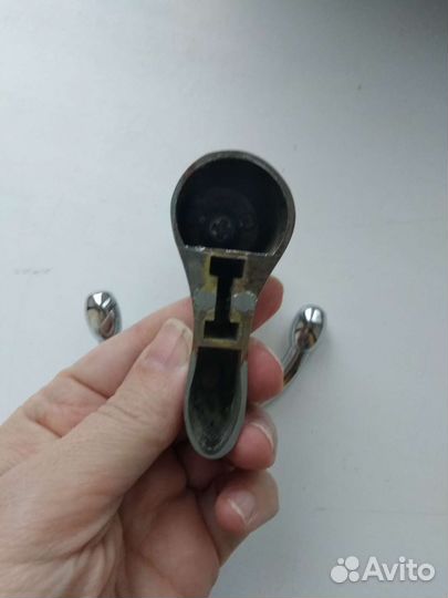 Крючок для ванной