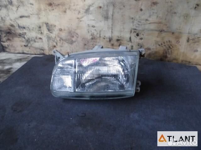 Фара левая toyota hiace