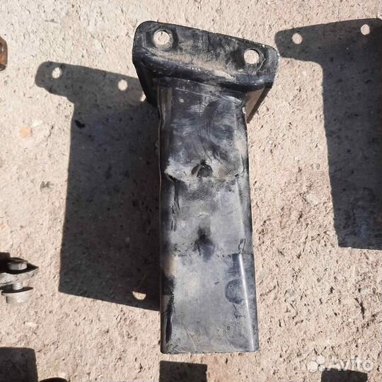 Мерседес 221 крепление усилителя бампера