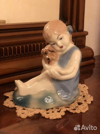 Статуэтка/фарфор/артель Керамик Девочка с книгой