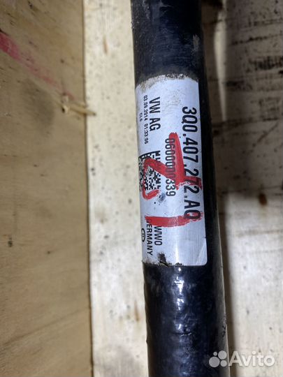 Приводной вал правый Passat B8 1,4 бензин МКПП P63