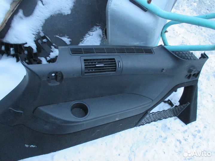 Обшивка багажника W251 R-klasse