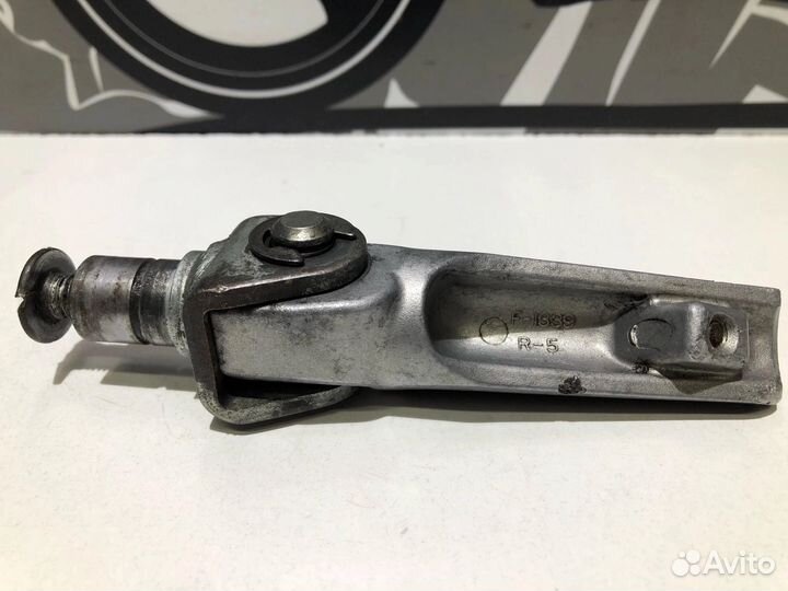 Правая подножка водителя Kawasaki ZZR 600-1 1992г