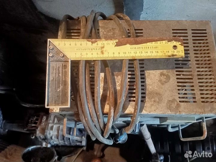 Зарядное устройство