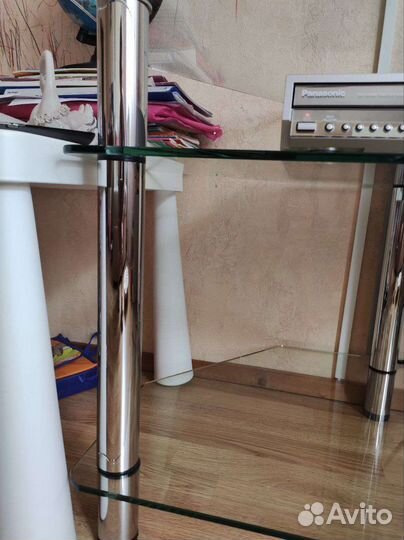 Стеклянная тумба под тв