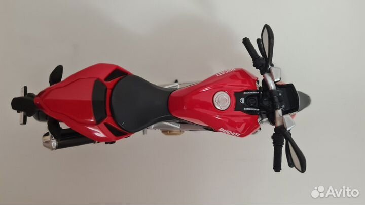 Модель мотоцикла Maisto Ducati Streetfighter S