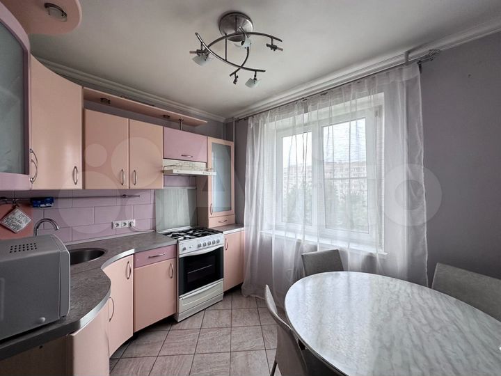 2-к. квартира, 50 м², 6/10 эт.