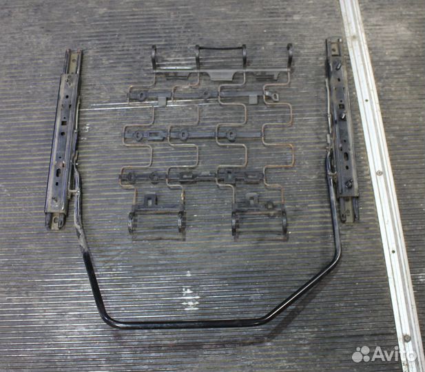 Подголовник, замок ремня безопасности Logan 2