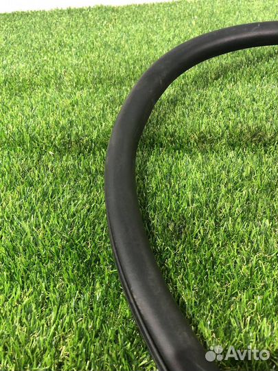 Уплотнитель дверного проема передний правый Ford