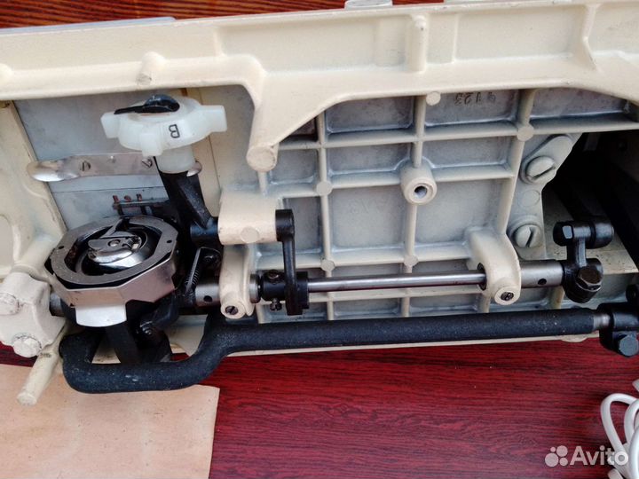 Новая швейная машина Чайка 142м