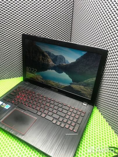 Игровой ноутбук Asus i5-7300/8Gb/240SSD1Tb/GTX1050