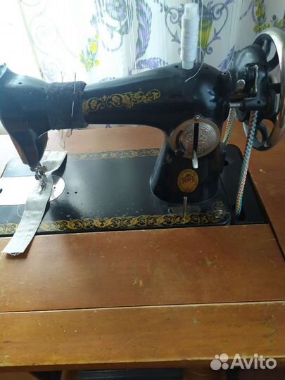 Швейная машина на станине