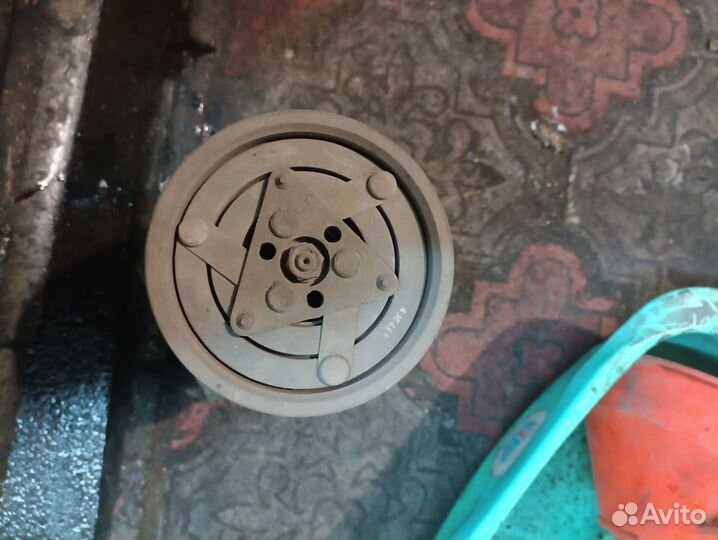 Компрессор кондиционера Renault Logan