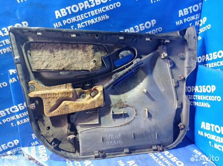 Передняя правая обшивка двери Toyota Platz седан