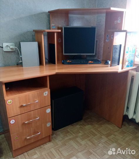 Компьютерный стол