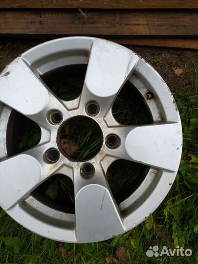 Литой диск на Шевроле-Нива