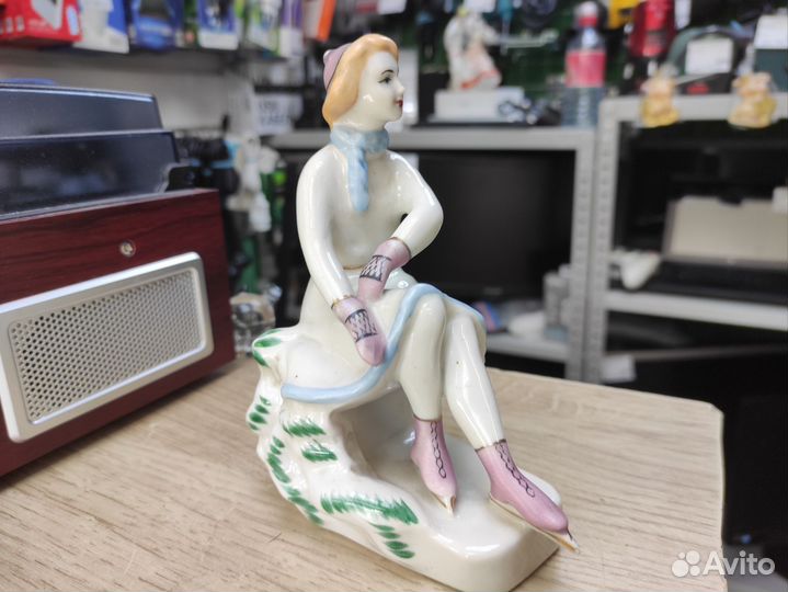 Фарфоровая Статуэтка Конькобежка зхк