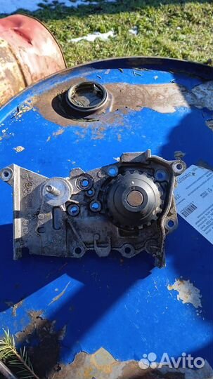 Помпа renault Logan 1,2012 год
