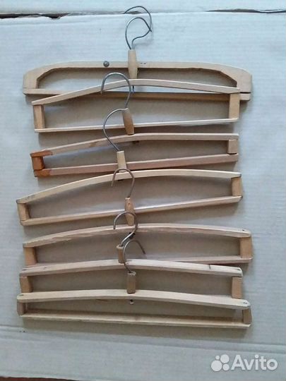 Плечики (вешалки) деревянные и пластиковые