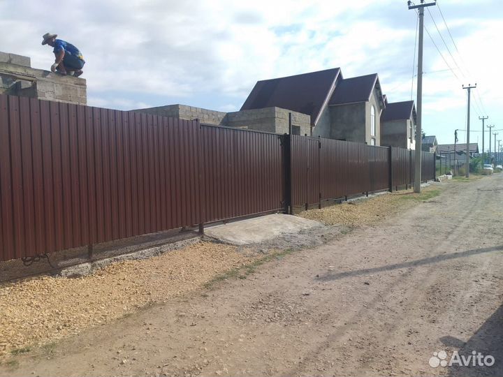 Забор из евроштакетника