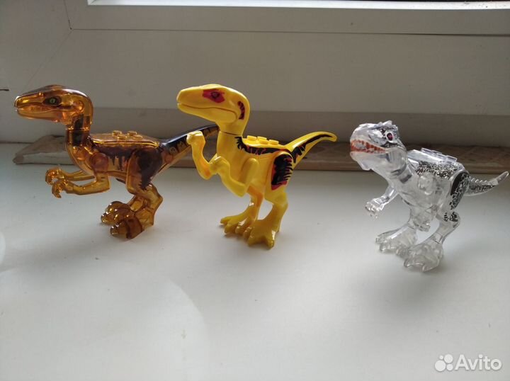Фигурки динозавров
