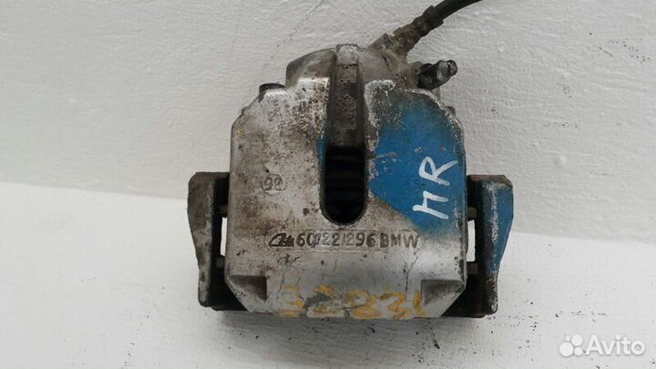 Суппорт передний правый Bmw 525I E39 M54B25 2001