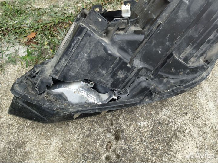 Фара правая на volkswagen touareg F2