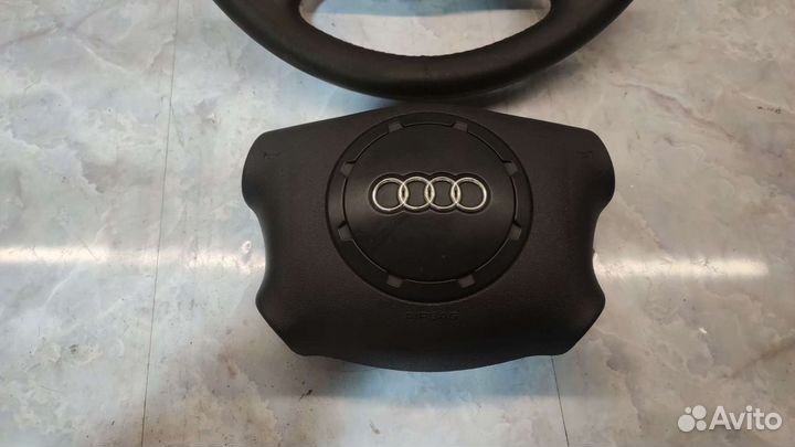 Рулевое колесо в сборе Audi A3 8L с дефектом