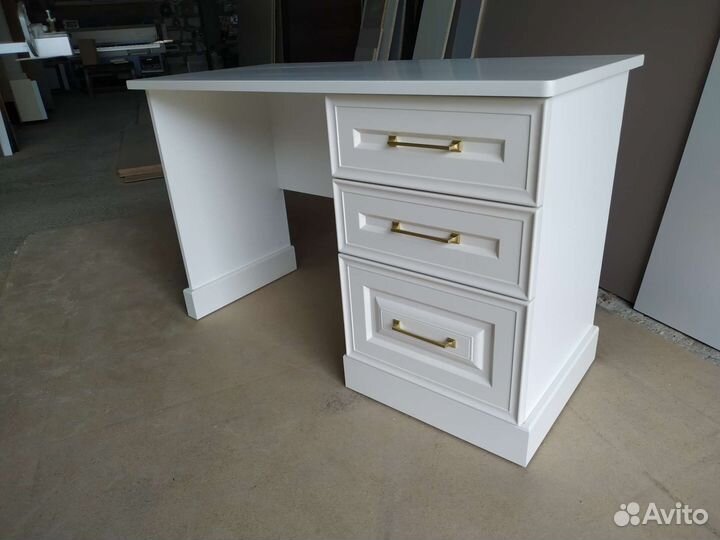 Письменный стол