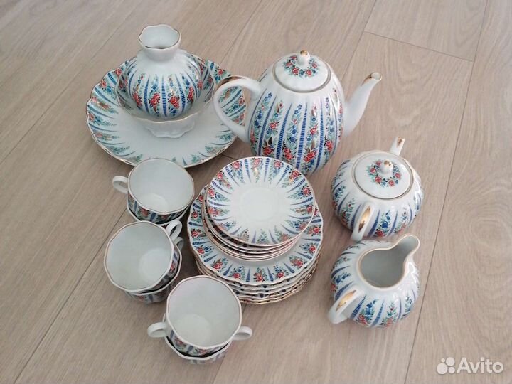 Набор столовой посуды новый