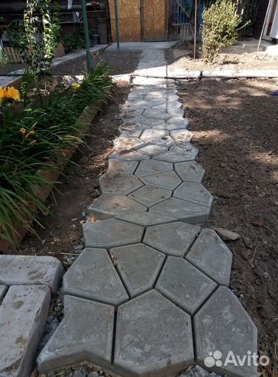 Уборка дворов территорий участков и многое другое