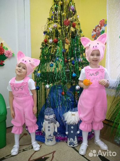 Продам костюмы Поросят (три поросенка)