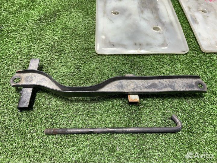 Крепление аккумулятора Toyota Land Cruiser Prado