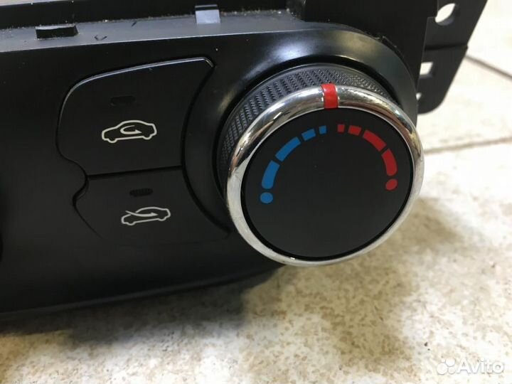 Блок управления климатической установкой Kia Ceed