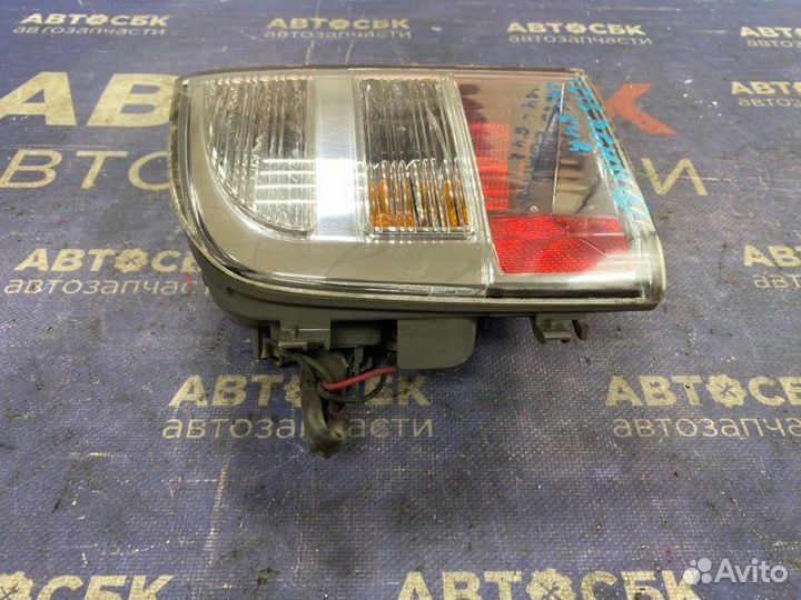Фонарь задний правый Toyota Isis ANM10 1azfse