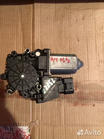 Моторчик стеклоподъемника водительский Audi A6 C4