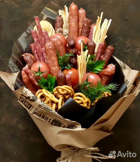 Букеты: мужской(колбасы, сыр),женский-конфеты