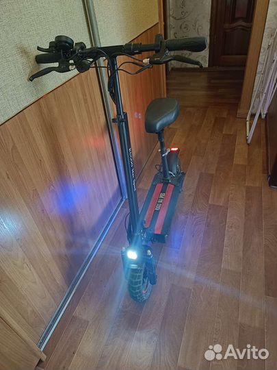 Электросамокат с сиденьем