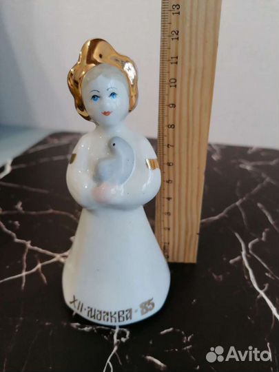 Статуэтка фигурка катюша с голубем