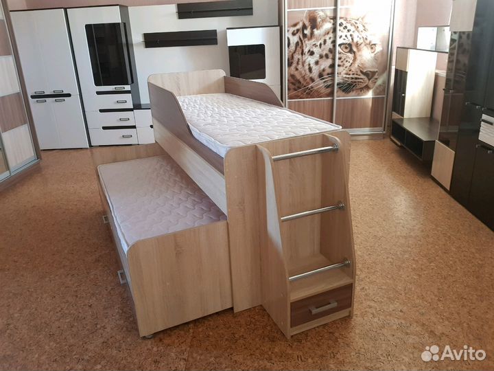 Двухярусная детская кровать (новая)