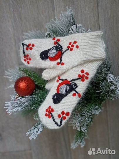 Варежки из пуха норки с вышивкой