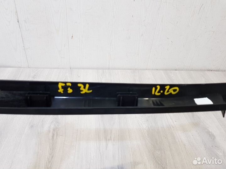 Обшивка рамки двери передней левой Ford Focus 3 20