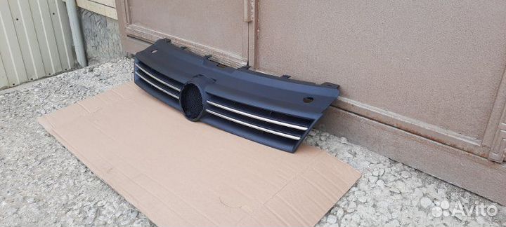 Решетка радиатора передняя Volkswagen Polo 5