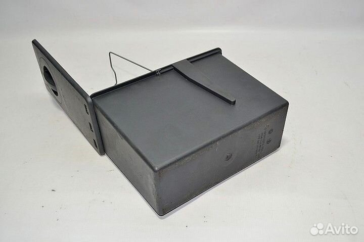 Отделения для хранения в торпеде mercedes-benz Act