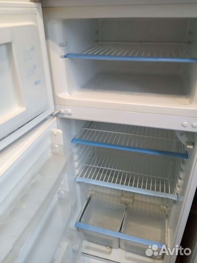 Холодильник indesit