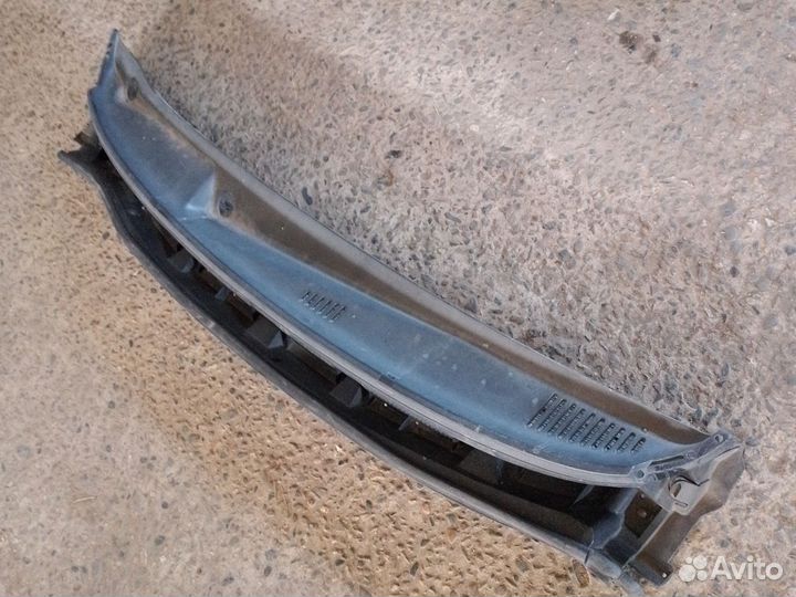 Жабо Nissan Note E11