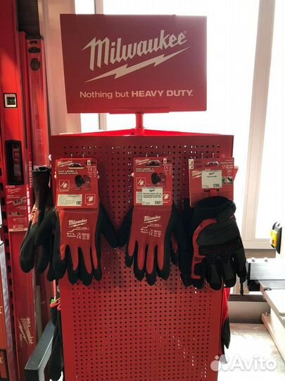 Перчатки Milwaukee. Защитные перчатки