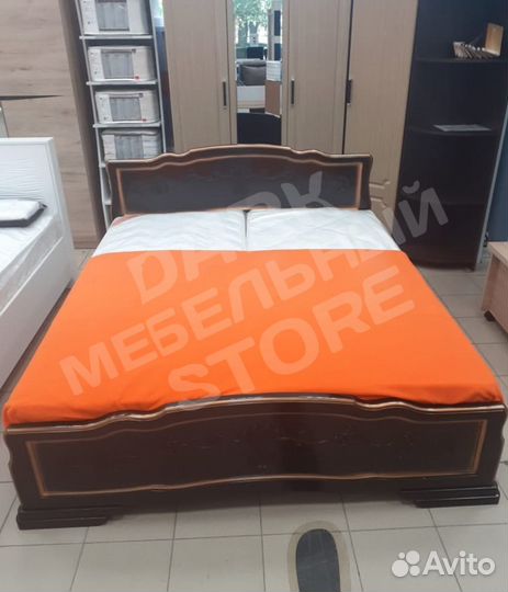 Кровать массив