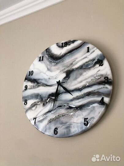 Часы настенные из эпоксидной смолы